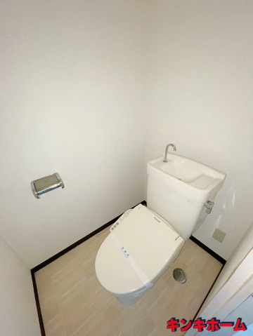 トイレ　写真は別のお部屋のものでございます