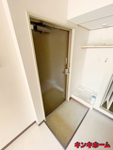 玄関　写真は別のお部屋のものでございます