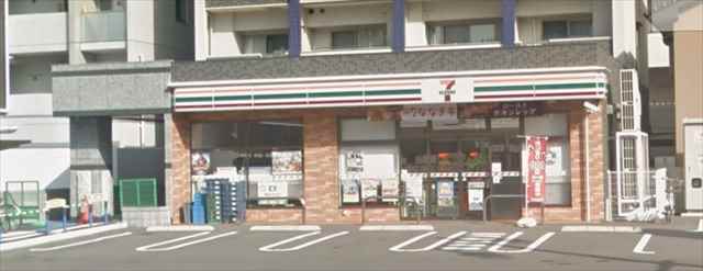 コンビニ　セブンイレブン（コンビニ）まで411m