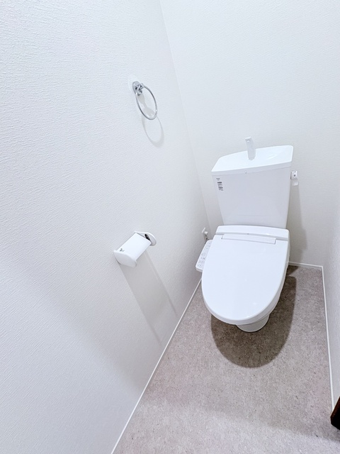 トイレ　★トイレは温水洗浄便座付き★