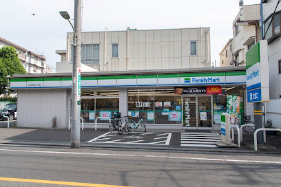 コンビニ　ファミリーマート大田大森南二丁目店（コンビニ）まで156m