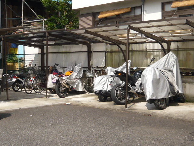 その他共有部分　雨の日でも安心して止められる屋根付の駐輪場です☆