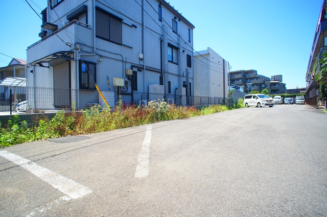駐車場　敷地内に駐車場がありますが、まず空き確認してください。