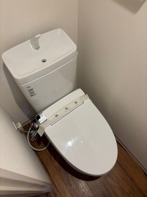 トイレ　温水洗浄便座