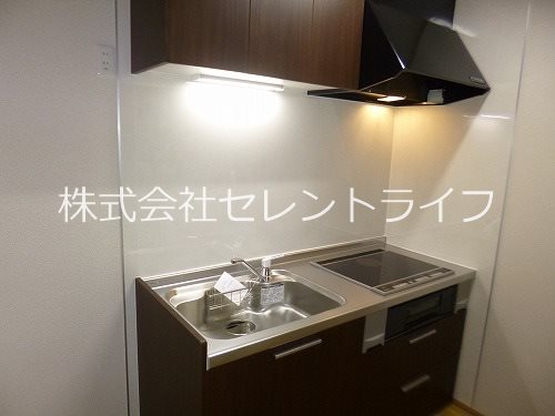 キッチン　システムキッチン（3口コＩＨンロ）