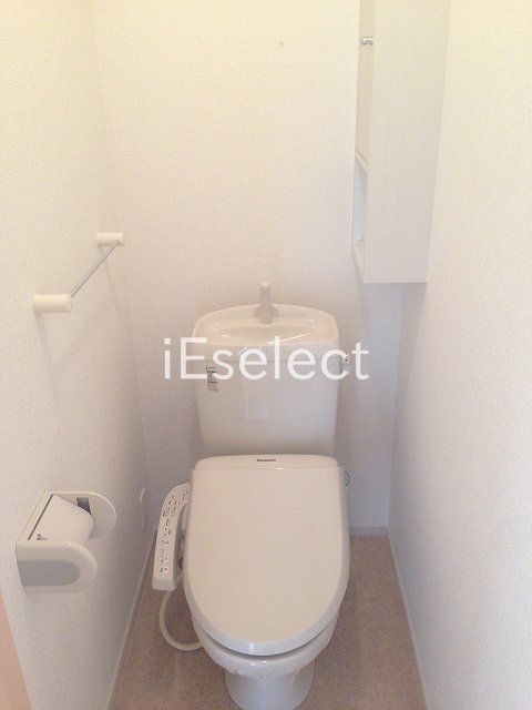 トイレ　温水洗浄便座付きのトイレです