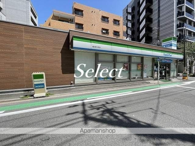 コンビニ　ファミリーマート（コンビニ）まで28m