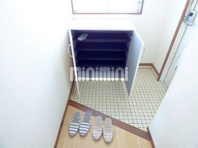 玄関　下駄箱付いています。