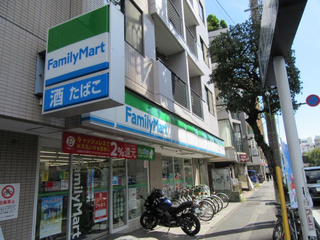 コンビニ　ファミリーマート（コンビニ）まで350m
