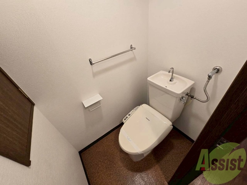 トイレ　こちらはトイレです。清潔感があり、安心して使用できます。