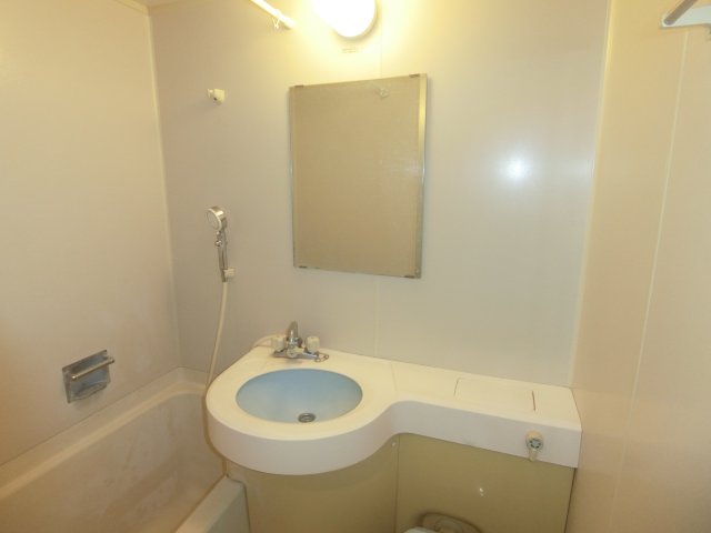 洗面設備　他のお部屋の参考写真となります。