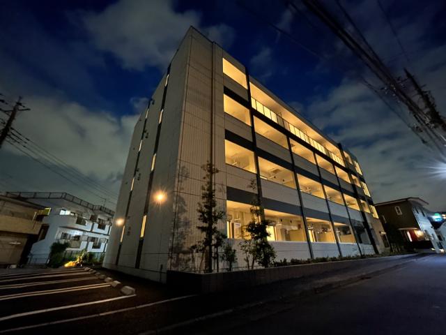 建物外観　外観写真（夜）