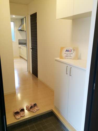 玄関　※同タイプの部屋写真です