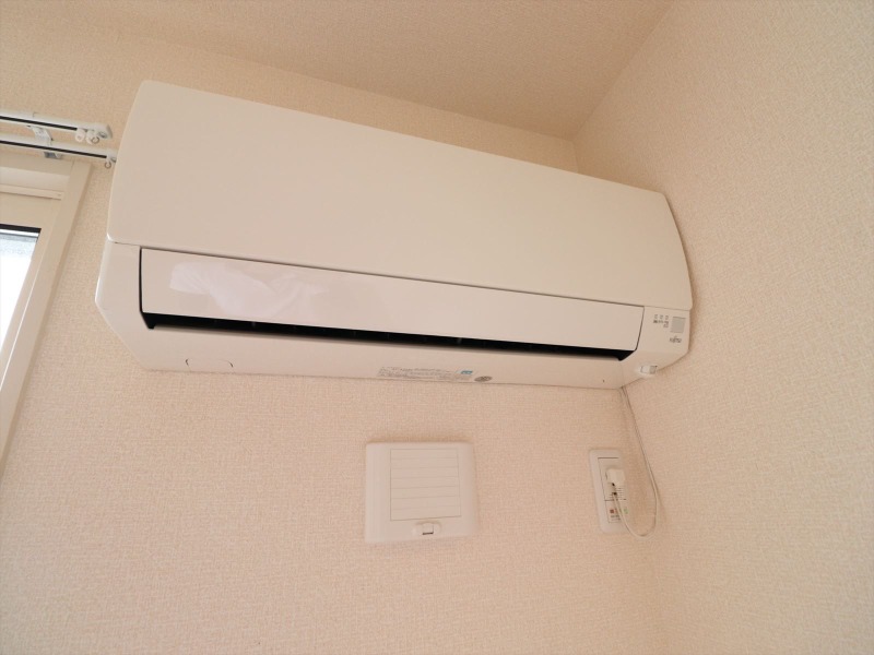 その他　エアコン1台付き