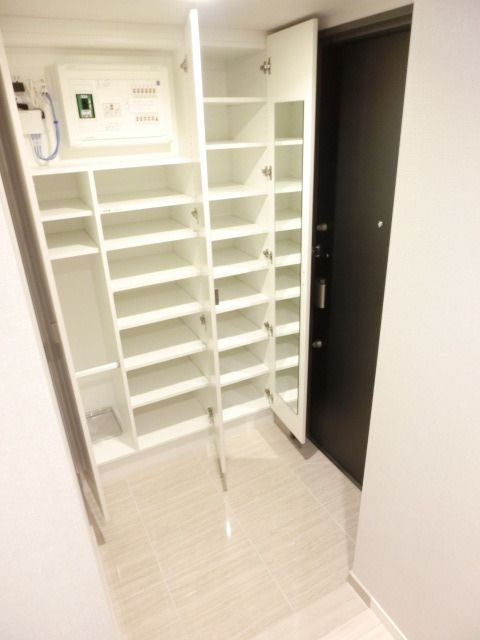 玄関　玄関　シューズボックス