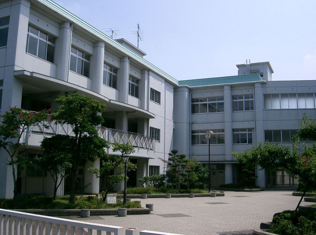 中学校　松虫中学校（中学校）まで490m