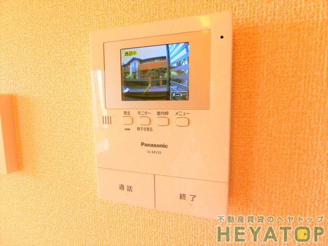 セキュリティ　不意の訪問もモニター付きドアホンで安心確認（同仕様写真）