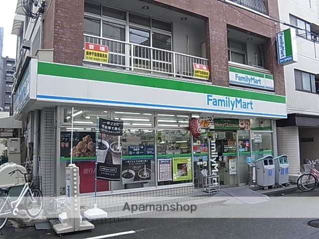 コンビニ　ファミリーマート（コンビニ）まで608m