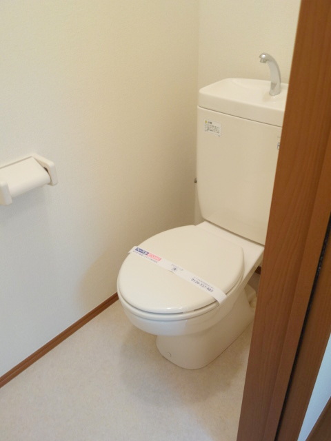 トイレ　★上部に収納棚付きのトイレ★