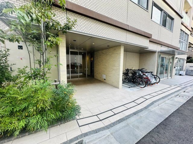 エントランス　建物の内部です