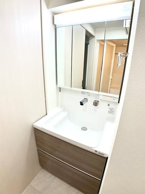 洗面設備　コンパクトで使いやすい洗面所