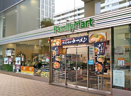 コンビニ　ファミリーマート泉岳寺北店（コンビニ）まで1018m