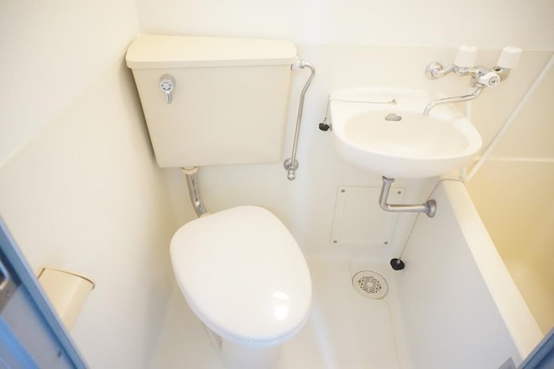 トイレ　お好みのシャワーカーテンで気分一新♪も可能ですね