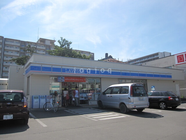 コンビニ　ローソン（コンビニ）まで140m