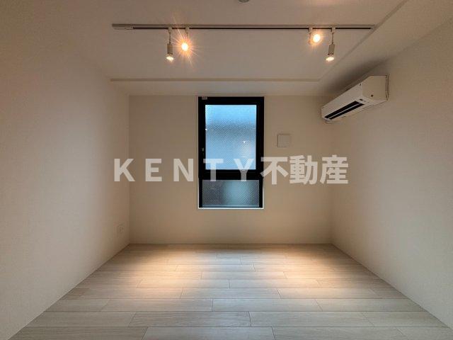 その他部屋・スペース　開放的な寝室です
