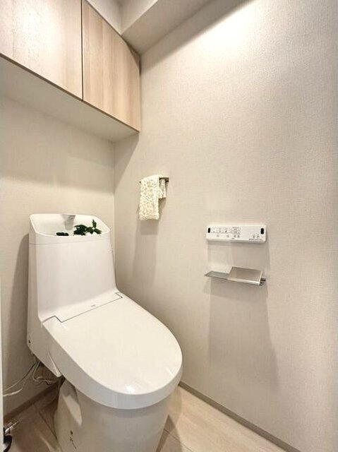 トイレ　温水洗浄便座です
