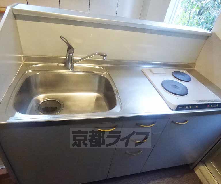 キッチン　ＩＨコンロが二口ついています。