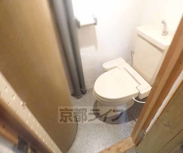 トイレ　ウォシュレットもついています。