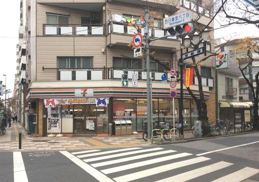 コンビニ　セブンイレブン西日暮里六丁目店（コンビニ）まで68m
