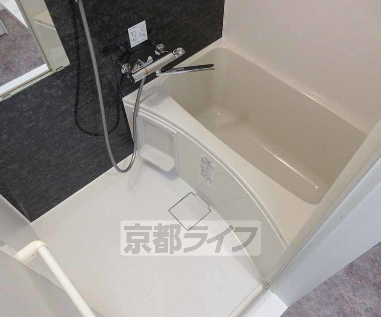 バス・シャワールーム　広い湯船です