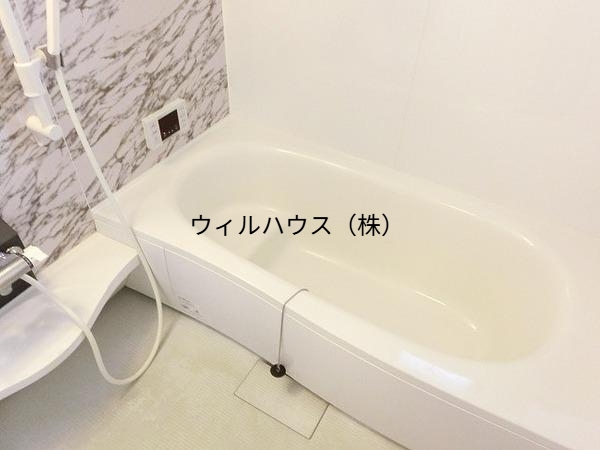 バス・シャワールーム　浴室乾燥機、追焚機能付の広々バスルーム！