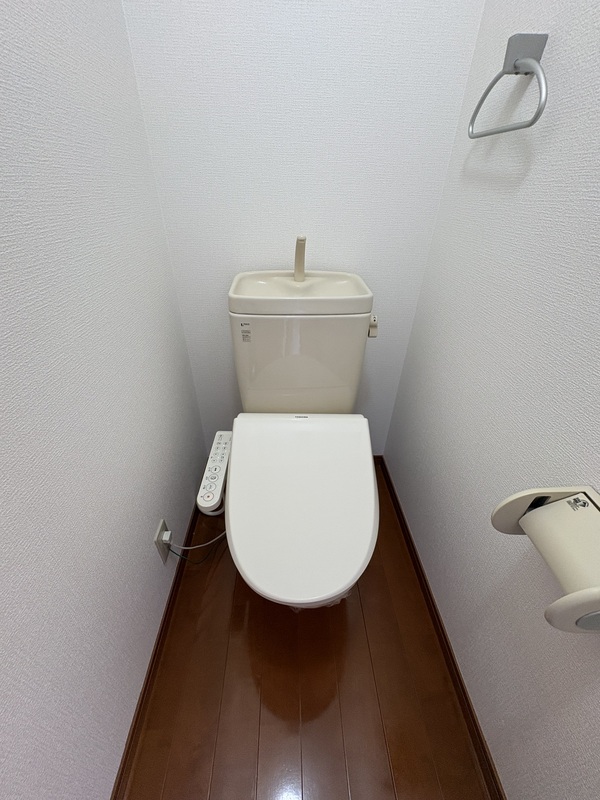 トイレ　※写真は別号室のものですので現状優先です。