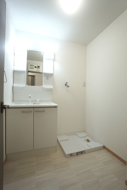 収納　【別室参考写真】洋室４．２帖のお部屋にも収納スペースがござい