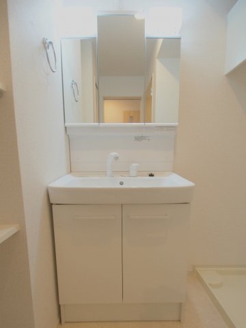 洗面設備　※写真は反転タイプの別部屋のものです。
