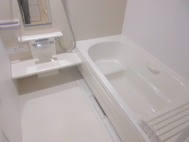 バス・シャワールーム　★１坪バス：ゆったりと寛げます★
