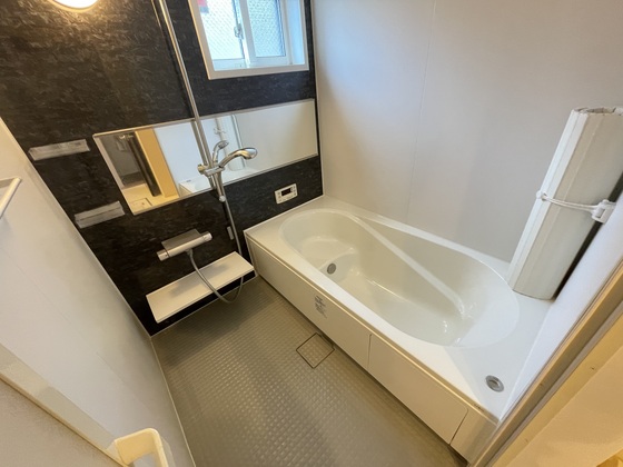 バス・シャワールーム　※別部屋の写真です