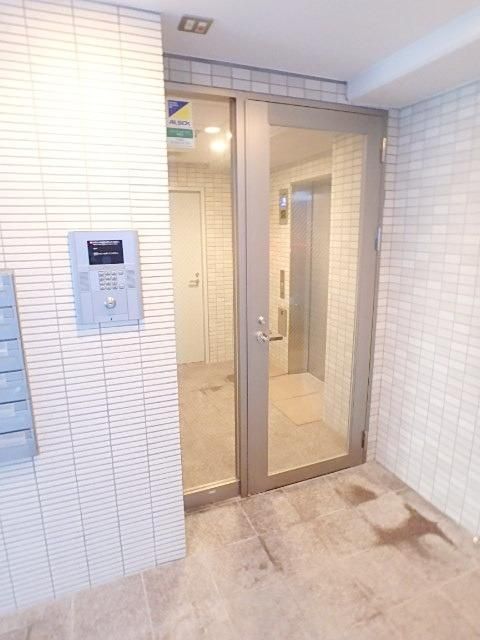 エントランス　オートロック完備
