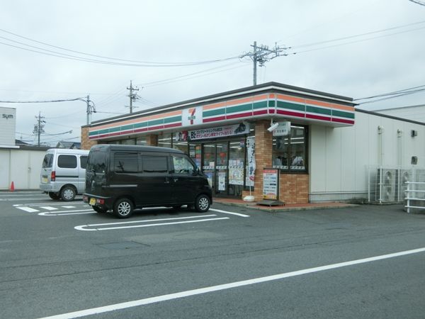 コンビニ　セブンイレブン四日市茂福店（コンビニ）まで985m