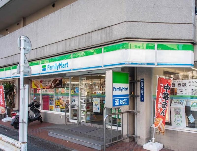 コンビニ　ファミリーマート（コンビニ）まで180m