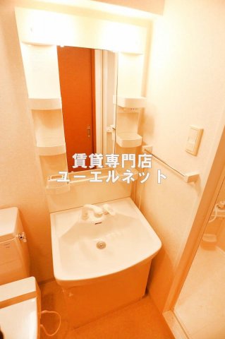 洗面設備　清潔感ある独立洗面台で毎日気持ちよく♪