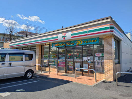 コンビニ　セブンイレブン足立神明1丁目店（コンビニ）まで386m
