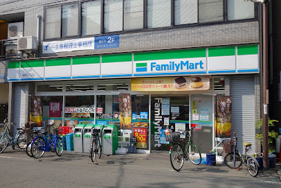 コンビニ　ファミリーマート梅香三丁目店（コンビニ）まで322m