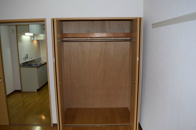 収納　収納力のあるクローゼット。別部屋参考写真。