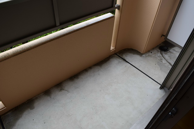 バルコニー　ベランダもゆったり使えます。別部屋参考写真。