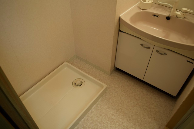 洗面設備　独立洗面台あります。別部屋参考写真。