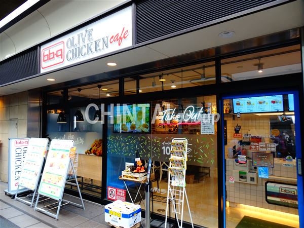 飲食店　bb.q OLIVE CHICKEN cafe(ビービーキュ（飲食店）まで139m